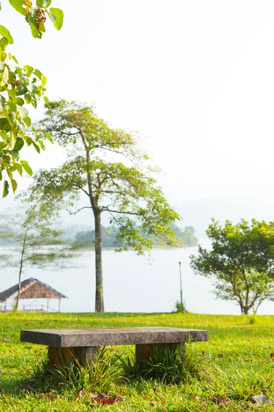 Banco Relvado Parque Ambiente Relaxante — Fotografia de Stock