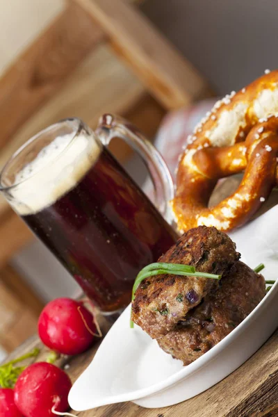 Albóndigas Bavarianas Con Pretzel Cerveza — Foto de Stock