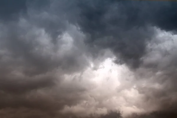 Nubes Oscuras Antes Lluvia —  Fotos de Stock