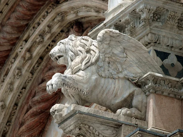 Dettaglio Architettonico Della Facciata Del Duomo Siena Toscana Italia Duomo — Foto Stock