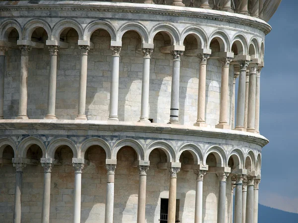 Pisa Ferde Tornya Kifinomult Építészet Egyik Ikonja — Stock Fotó