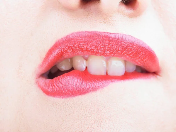 Piękne Womans Sexy Czerwone Usta Ekspresji Skóry — Zdjęcie stockowe