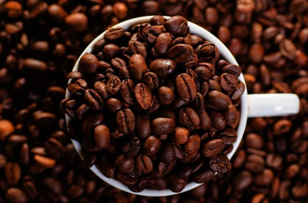 White Mug Coffee Beans Closeup — Stock Photo, Image