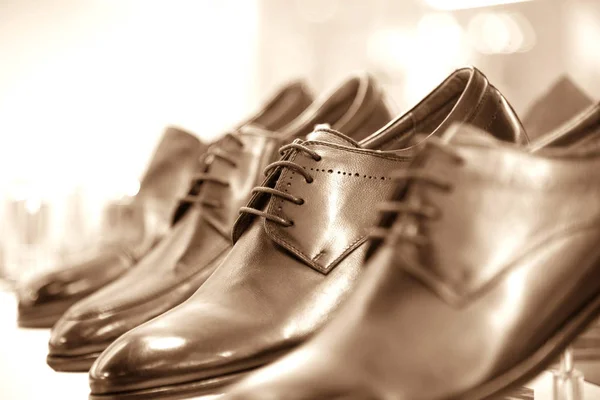 Zapatos Los Hombres Los Estantes Tienda Sefia — Foto de Stock