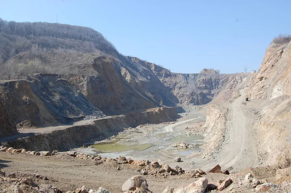 Querry Montaña Durante Día —  Fotos de Stock