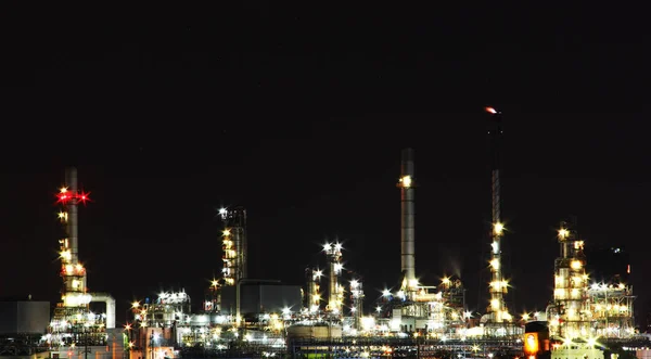 Fabrikgelände Der Ölraffinerie Der Dämmerung — Stockfoto