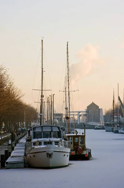 Fryst Hamn Med Fartyg Kall Dag Vinter Kvällsljus — Stockfoto