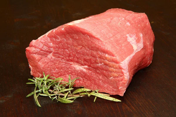 Carne Cruda Sobre Tabla Madera — Foto de Stock