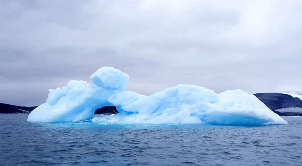 Айсберг Напсоріскому Фьорд Гренландії — стокове фото