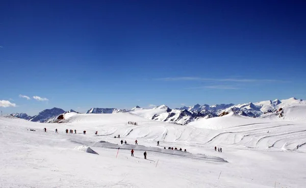 산비탈에서 스키어 스위스 — 스톡 사진