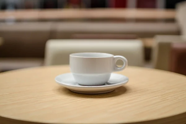 Tazza Caffè Sul Tavolo Vicino — Foto Stock