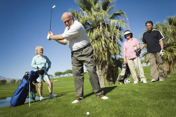 Senior Friends Playing Golf — Stock Photo, Image