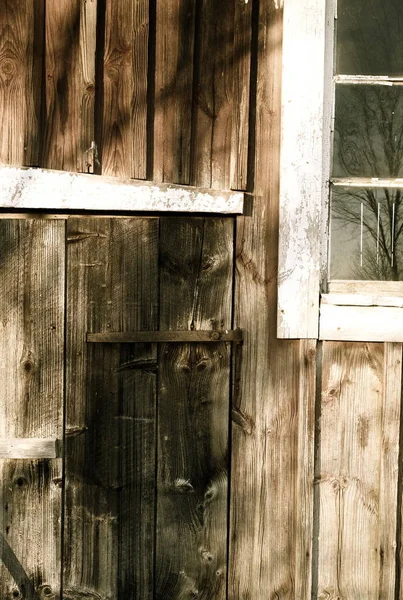 Tons Contrastantes Uma Parede Vermelha Falu Desbotando Edifício Abandonado — Fotografia de Stock