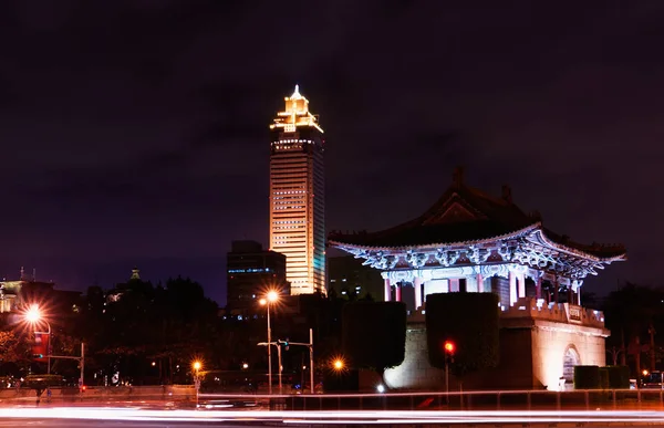 Arranha Céu Moderno Cidade Edifício Chinês Tradicional Noite — Fotografia de Stock