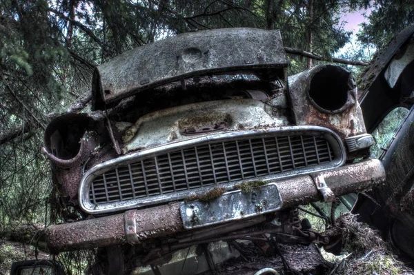 車と車の部品の詳細のHdr画像 バーストネーの古い車の墓地で撮影 — ストック写真