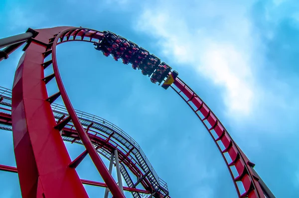 Locos Paseos Montaña Rusa Parque Atracciones — Foto de Stock