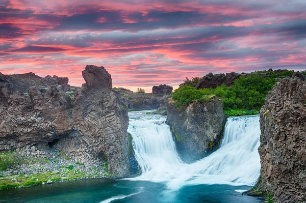 Doppelter Wasserfall Hjalparfoss Auf Dem Fluss Fossa Nach Dem Mitternachtssonnenuntergang — Stockfoto