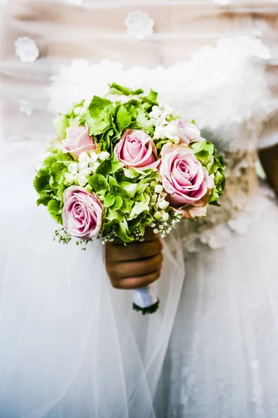 Букет Нареченої Білими Рожевими Зеленими Квітами Гортензіями Трояндами — стокове фото