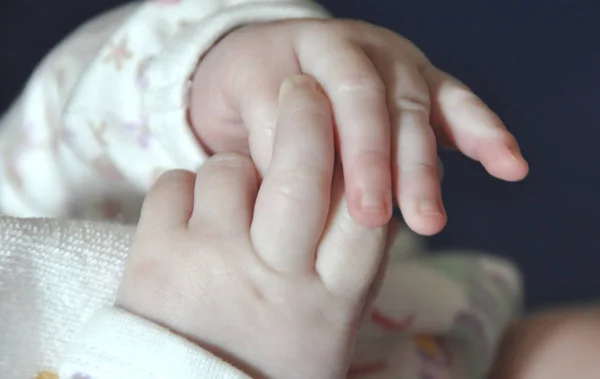 Nahaufnahme Wunderbarer Babyhände — Stockfoto