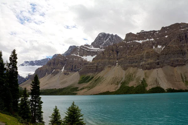 Красиві Бірюзовими Кольорові Mourane Озеро Фоні Величних Гір Канадських Скелястих — стокове фото