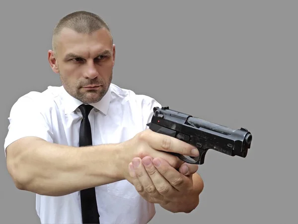 Homem Com Uma Arma Mão Sobre Fundo Cinzento — Fotografia de Stock