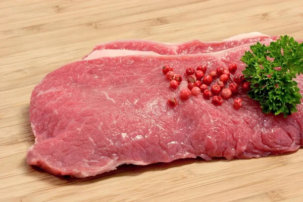 Gros Plan Biftecks Sur Une Planche Cuisine — Photo