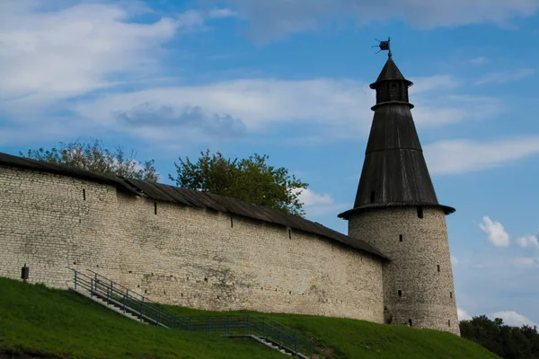 Pskov Kreml Baggrund Blå Himmel - Stock-foto