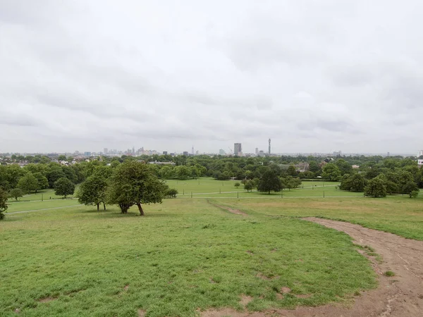 Primrose Hill Park ในลอนดอน งกฤษ สหราชอาณาจ — ภาพถ่ายสต็อก