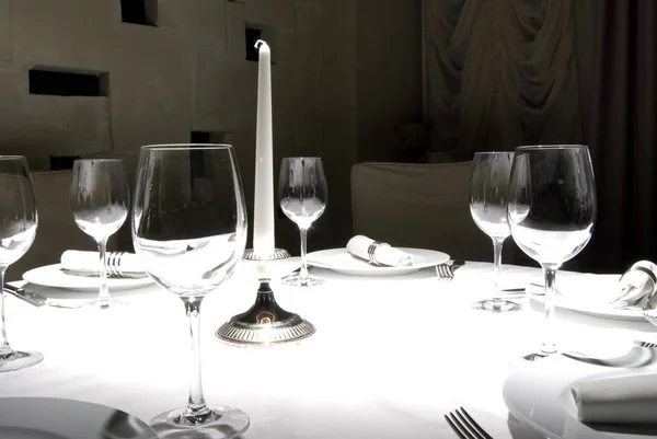 现代餐馆的餐桌 — 图库照片