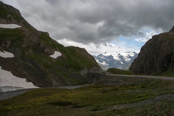 Hora Alp Evropě Letní Dovolenou Dramatická Obloha — Stock fotografie