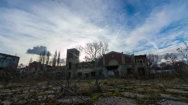 Ruïnes Van Een Zeer Sterk Vervuilde Industriële Fabriek Plaats Stond — Stockfoto