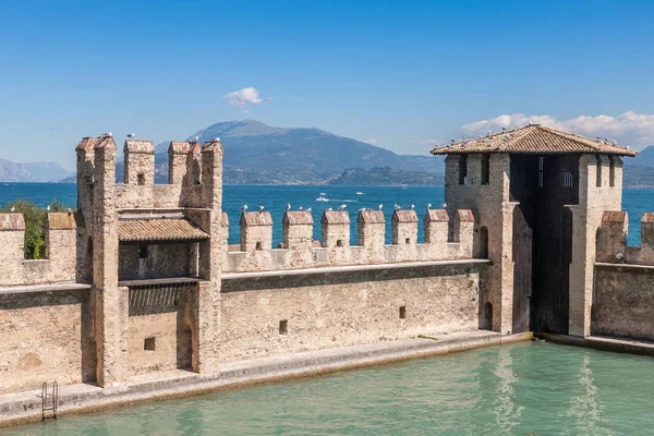 Castelo Castello Scaligero Sirmione Construído Século Xiv Lago Garda Sirmione — Fotografia de Stock