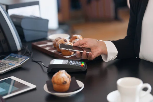 Kontaktloses Bezahlen Café Mit Dem Handy — Stockfoto