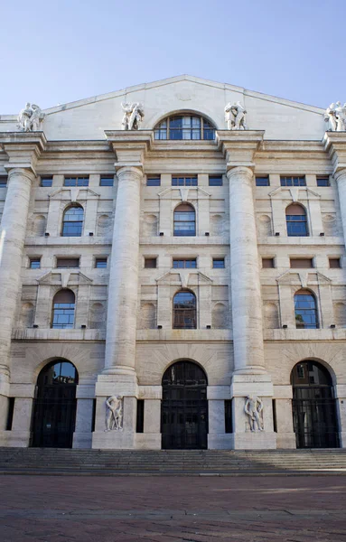 Palazzo Della Borsa Uitwisseling Voortbouwend Dramatische Hemel Milaan Italië — Stockfoto