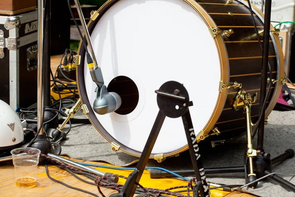 Primer Plano Tambor Micrófono Listo Para Concierto — Foto de Stock