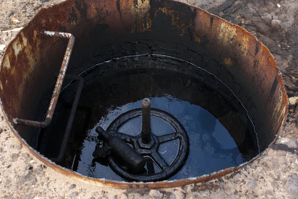 Fekete Piszkos Palack Goudron Fenékvíz Incukalns Ártalmatlanítási Helyén Kénsav Kátrány — Stock Fotó