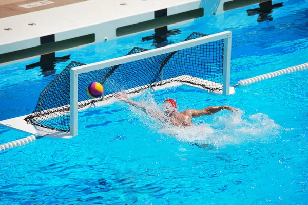 Een Waterpolo Doelman Mist Bal Gaan Het Net Van Het — Stockfoto