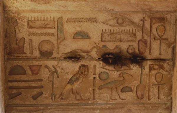 이집트 카르나크 단지난로에 상형문자 — 스톡 사진