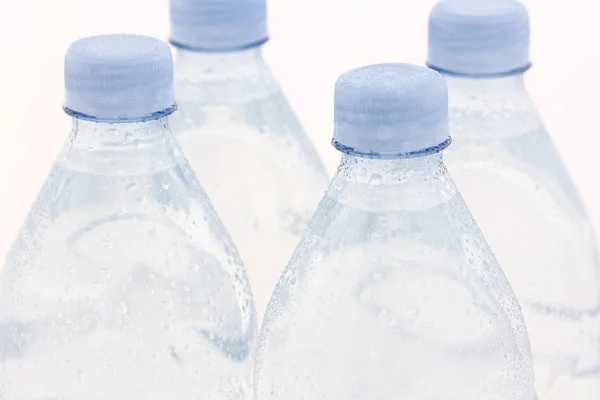 Охладить Освежить Закрыть Бутылки Водой — стоковое фото
