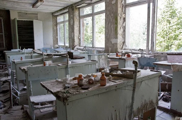 Následky Černobylské Katastrofy Toto Třída Chemie Opuštěné Škole Malém Městě — Stock fotografie