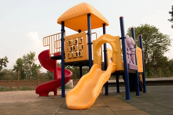 Colorido Parque Infantil Para Niños — Foto de Stock