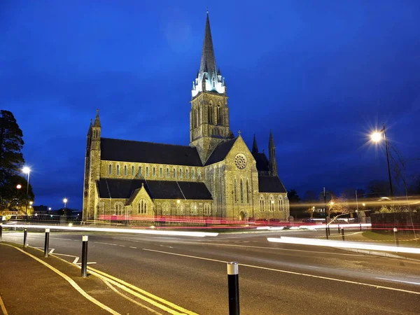 夕暮れ時にキラーニー社ケリーアイルランドのセントメアリー大聖堂 — ストック写真