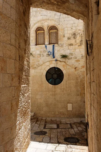 Pasaje Arqueado Ciudad Vieja Jerusalén Con Bandera Israelí — Foto de Stock
