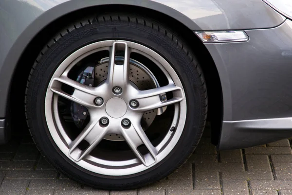 Närbild Hjulet Mycket Expansiv Bil — Stockfoto