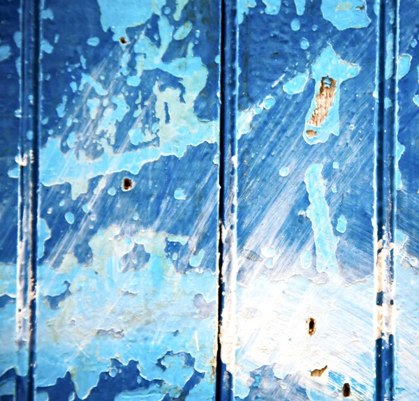 Роздягнена Фарба Синіх Дверях Дерева Іржавий Цвях — стокове фото