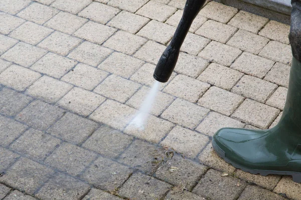 Pulizia Del Pavimento Esterno Con Getto Acqua Alta Pressione — Foto Stock