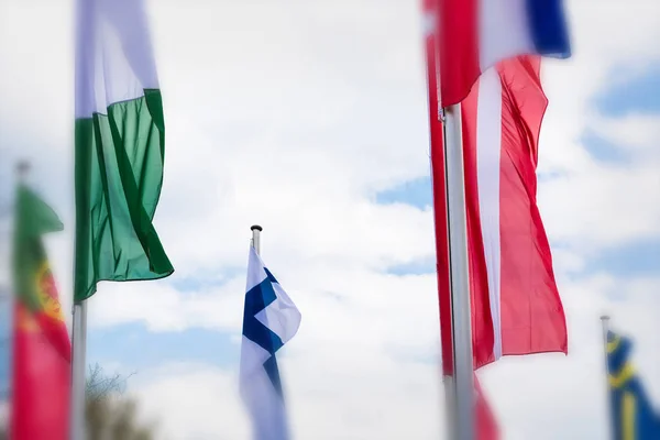 Banderas Varios Países Europa Colocadas Frente Cielo Azul —  Fotos de Stock