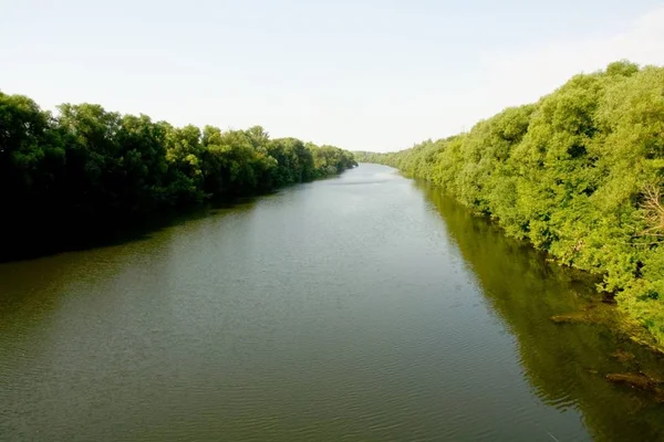 Perspectief Kleine Rivier Stroomt Naar Horizon — Stockfoto