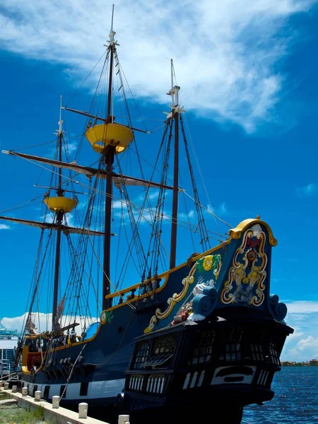 Replica Pirate Ship Moored Cayman Islands Caribbean Sea — Stock Photo, Image