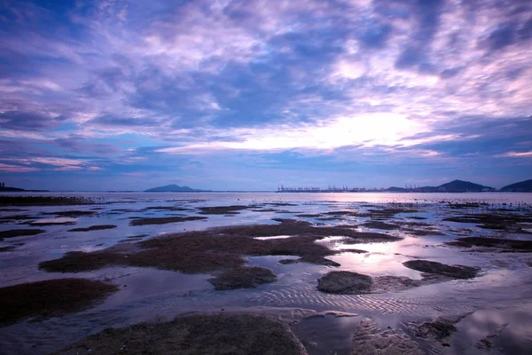 Puesta Sol Hong Kong Largo Orilla Del Mar Anochecer — Foto de Stock